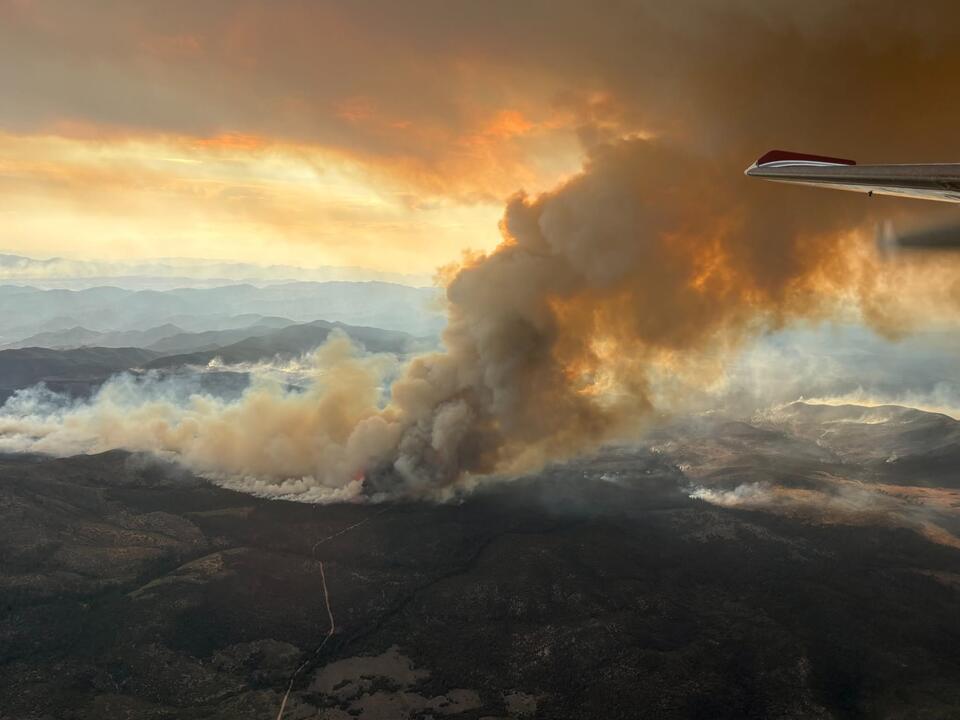Fire crews battle Kane Springs and Grapevine wildfires - NewsBreak