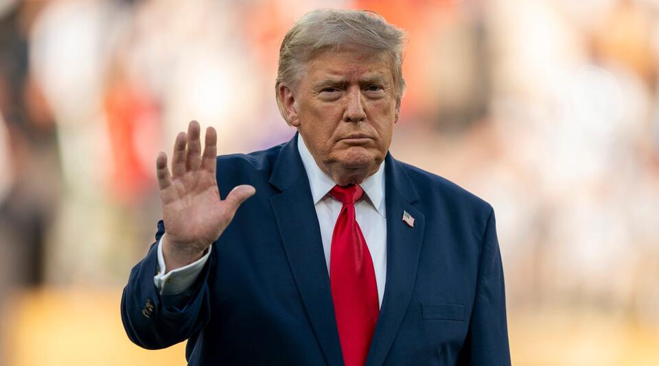 President Trump sends clear message to Canada - NewsBreak