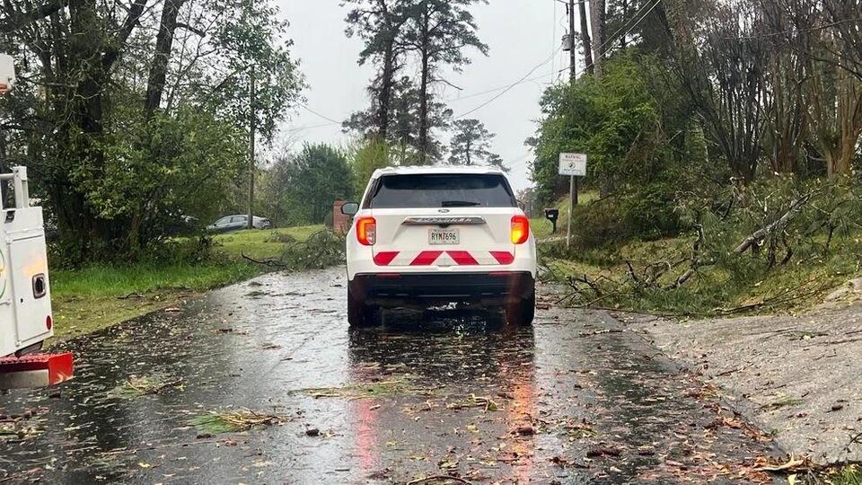 PHOTOS | Macon-Bibb crews work to clean up fallen trees, debris after ...