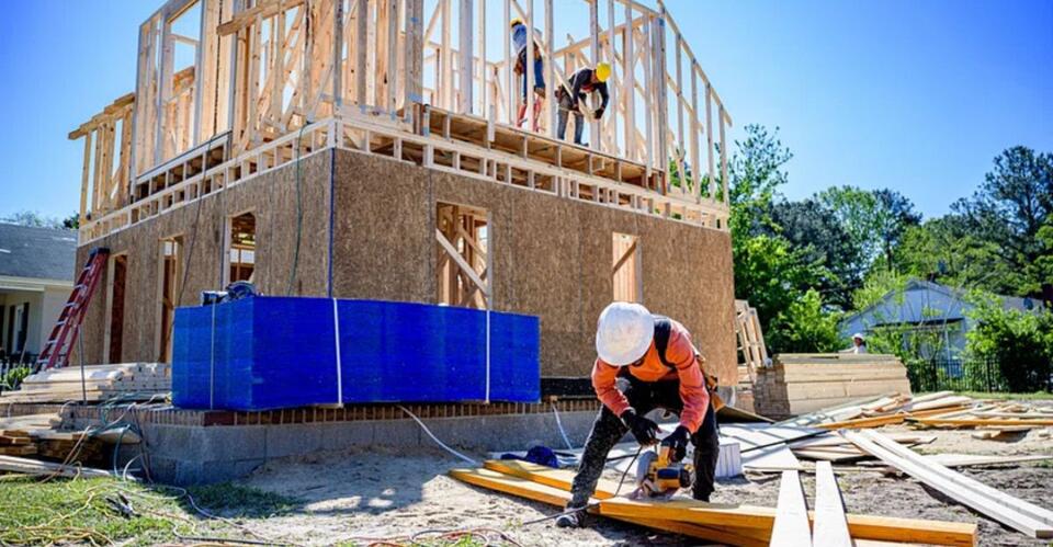 20 Reasons Blue-Collar Jobs Are Growing - NewsBreak