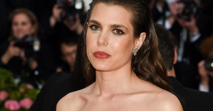 Grace Kelly’s Lookalike Granddaughter Charlotte Casiraghi Turned Heads at Paris Fashion Week – NewsBreak