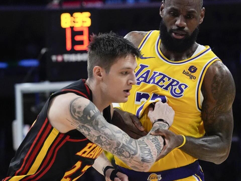 LeBron scores 25, D’Angelo Russell ties Lakers 3-pointers record in LA ...