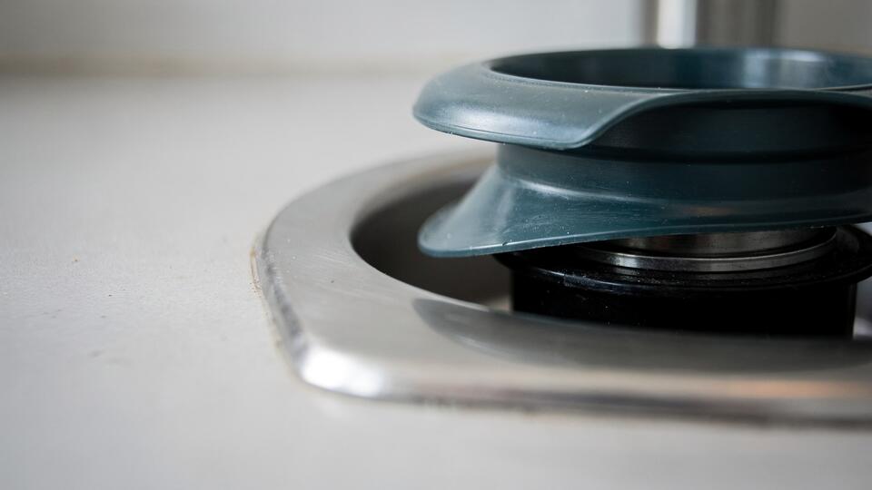 You let water run over the disposal splash guard, but KitchenAid says food particles can collect underneath it