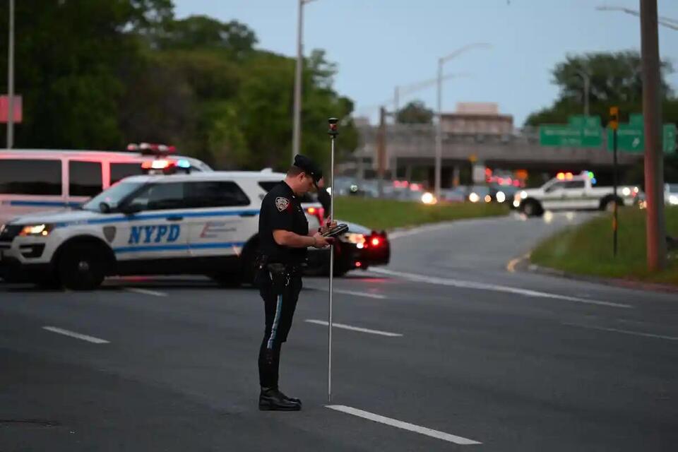 Brooklyn man, 75, killed after crashing SUV on Long Island Expressway ...