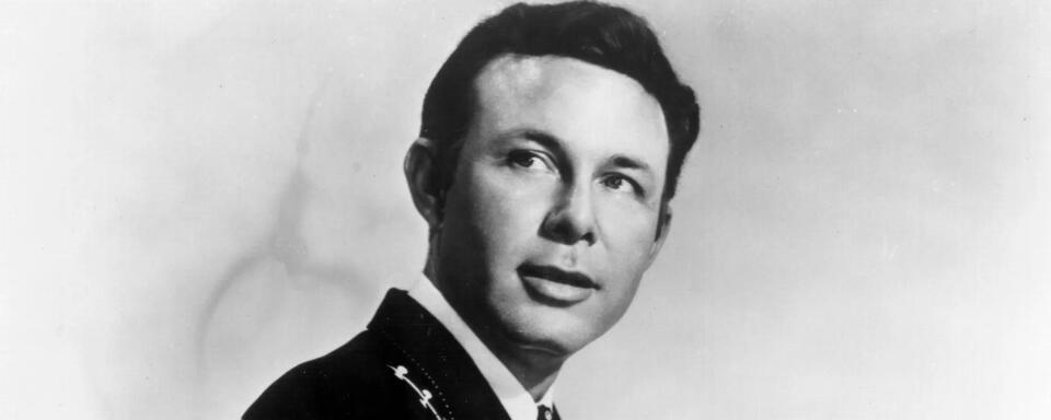 On This Day in 1960, Jim Reeves Topped the Charts With a Song That ...