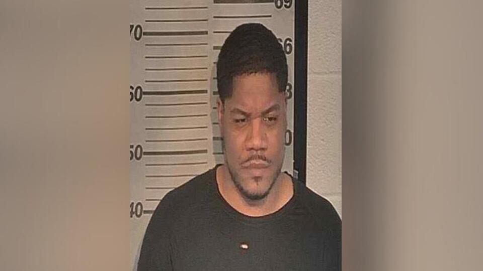 Ex-correctional officer gets 10 years for trying to smuggle drugs into ...