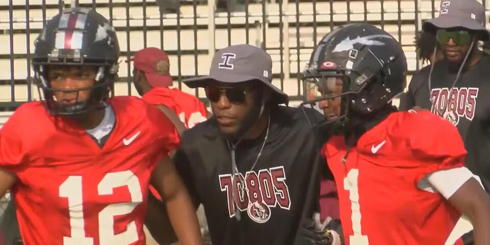 Glen Oaks football coach Byron Wade returns to sideline after cancer ...