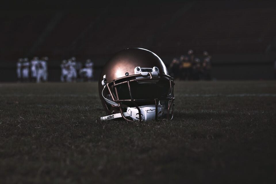Falcons' Kendal Daniels Hospitalized After Neck Injury In Week 6 ...