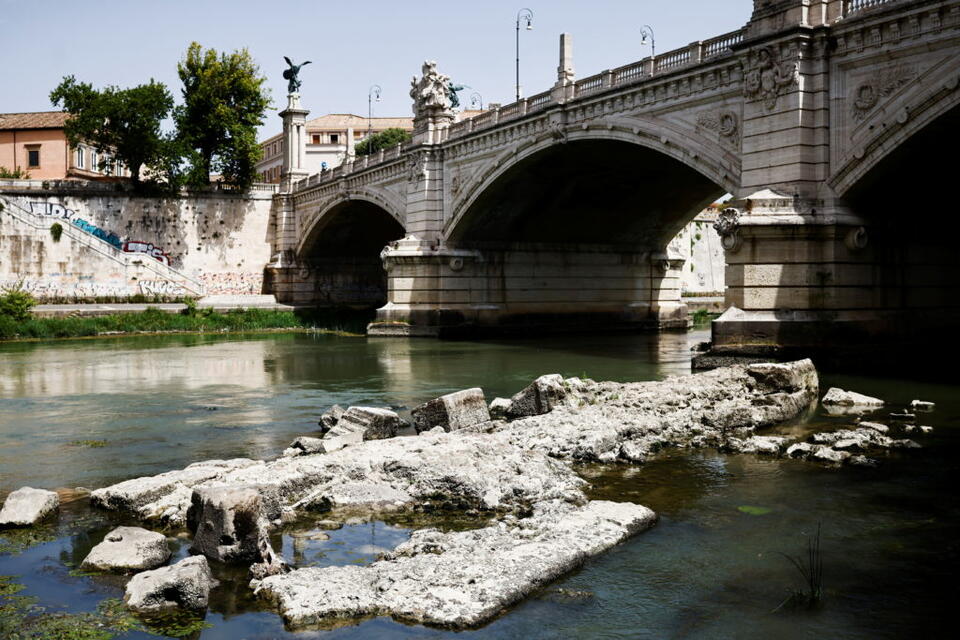Ancient Nero's Bridge reemerges from Tiber River as Rome faces water ...