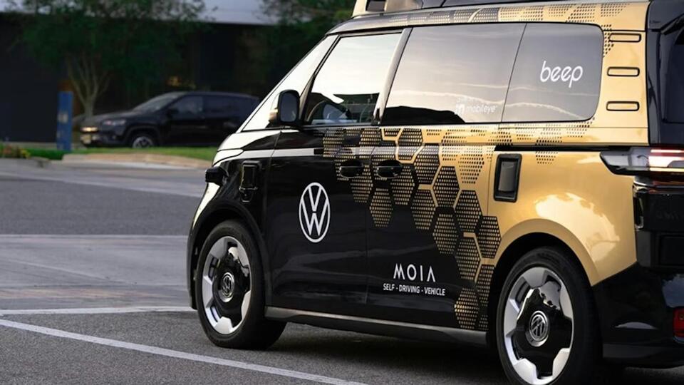 Volkswagen, Beep Sign Deal to Deploy 5,000 Autonomous ID. Buzz Vehicles ...