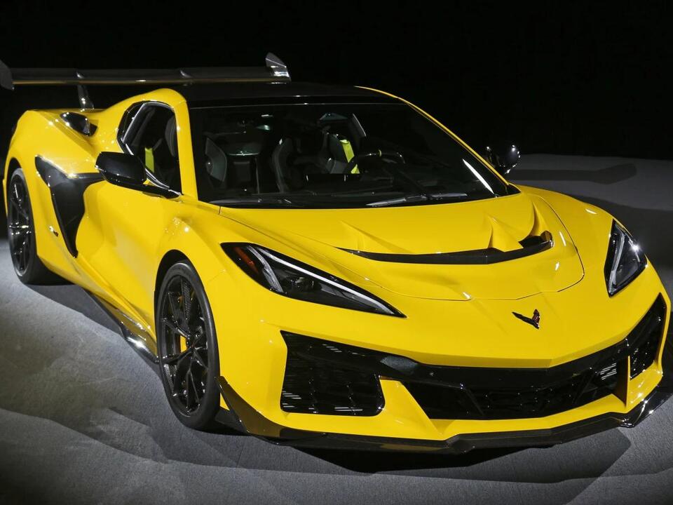 2025 Chevrolet Corvette ZR1 packs twin-turbo, 1,064-hp V8