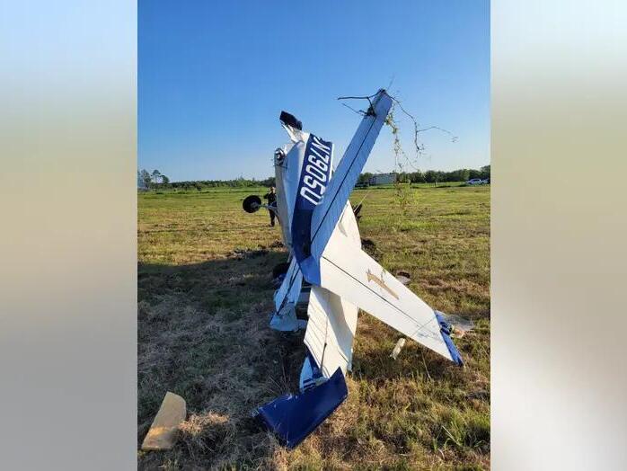 Plane crash kills 1 person near County Road 416 in Brazoria County