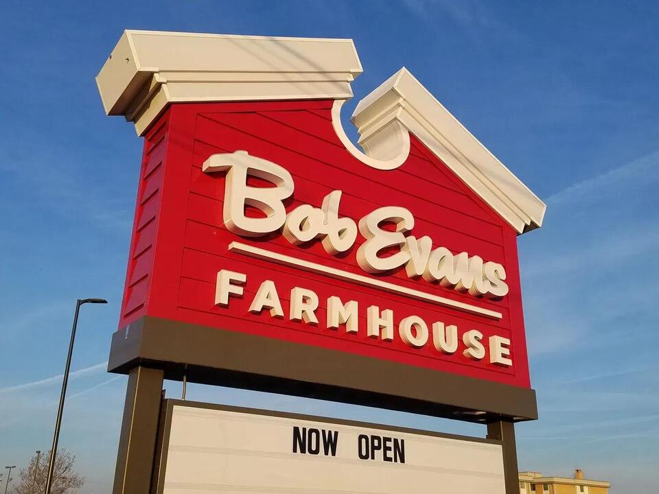 Bob Evans unveils spring menu, featuring new salads, revamped farmhouse