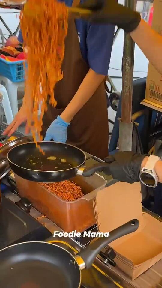 popular-korean-spicy-buldak-noodles-omelet-in-malaysia-malaysian