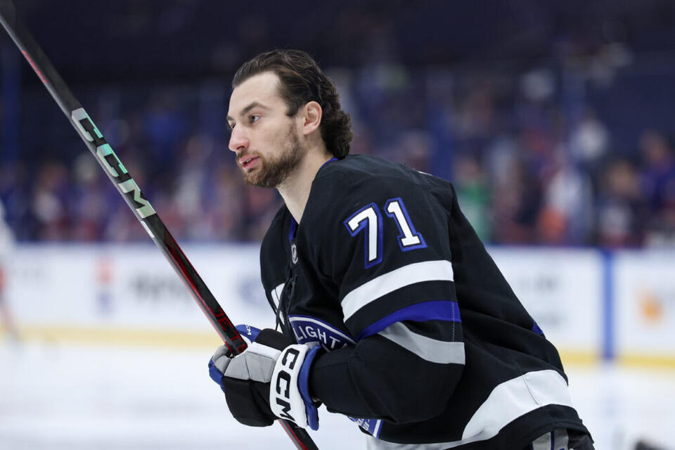 Lightning’s Anthony Cirelli Exits With Undisclosed Injury - NewsBreak