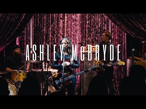 Ashley McBryde Delivers Flawless Live Performance Of “The Devil I Know