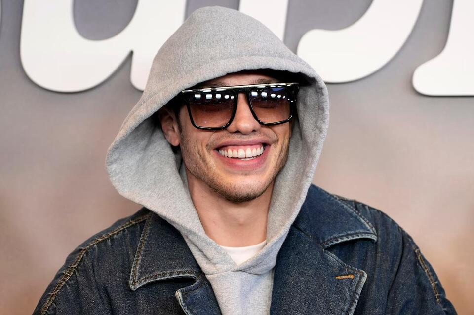 Pete Davidson jokes about ‘gay Nazi’ Kanye West at Kevin Hart roast ...