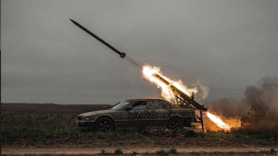 Ukrainian Armed Forces turn a BMW 7-Series into a makeshift rocket ...