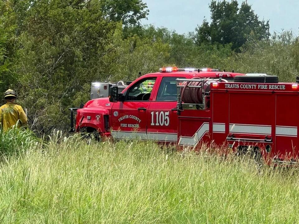 travis-county-firefighters-control-2-4-acre-brush-fire-on-fm-812-no