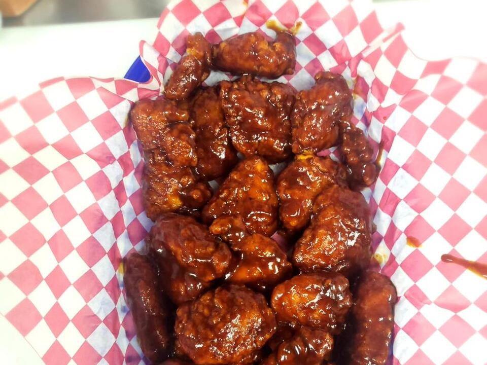 New chicken wing restaurant featuring homemade Carolina Reaper sauce