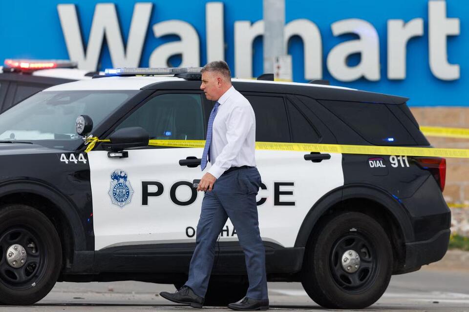 Woman killed by police after slashing child in attempted kidnapping at ...