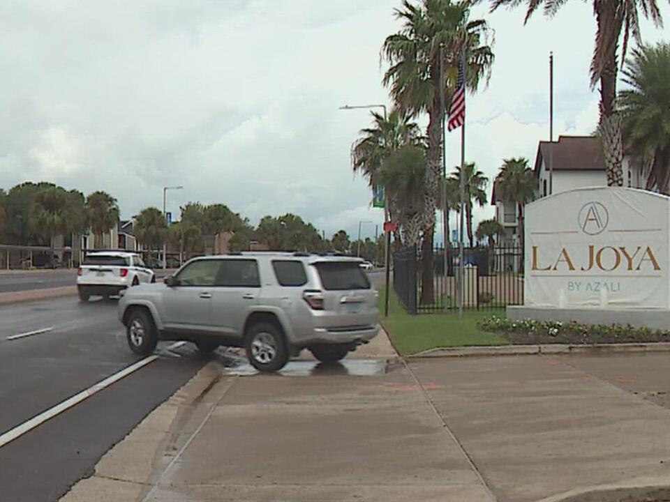30yearold motorcyclist dies after crash on Ennis Joslin Road