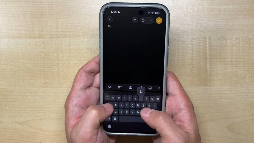 iOS 26 broke the keyboard on iPhones. „My typing immediately got worse ...
