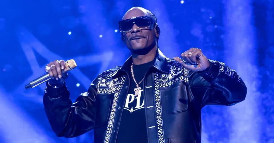 The Depth of Snoop Dogg's Infamous Smoking Habit Exposed: California ...