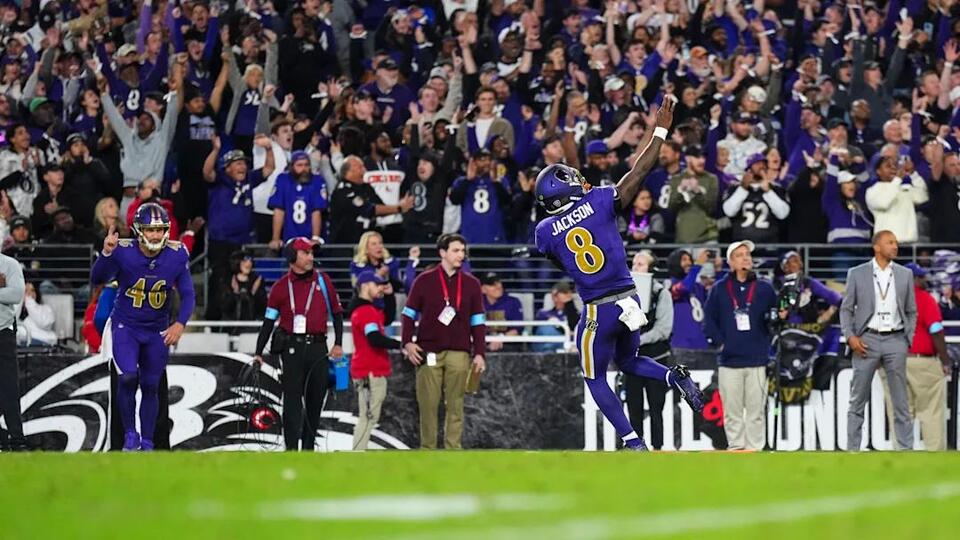 Lamar Jackson’s award sweep proves he’s redefining the QB position ...