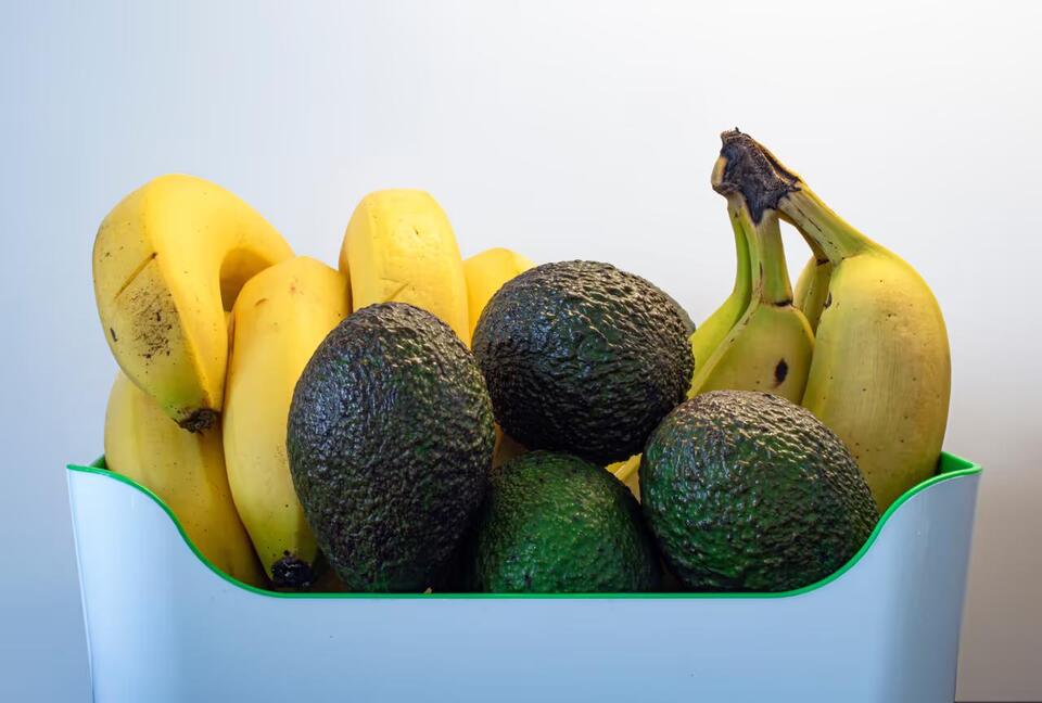 Bananas can make other fruit ripen faster, and the science is ...