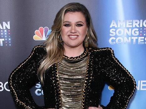 Kelly Clarkson’s Weight Loss: Everything She’s Said About Her Health