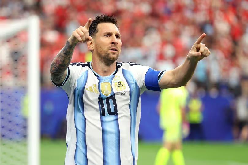 Luis Suarez pays ultimate tribute to Lionel Messi after World Cup heroics