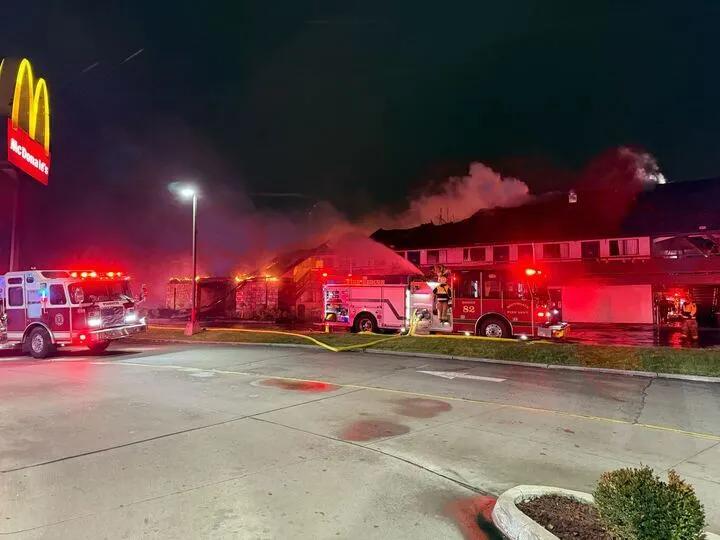Crews battle fire at Motel 6 in Southgate, residents sent into cold ...