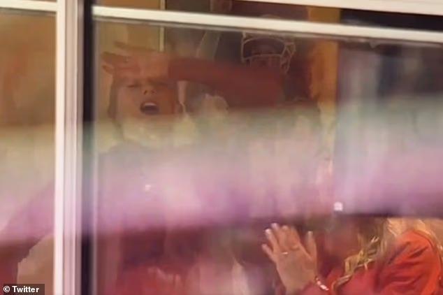 Taylor Swift sneaks into another Chiefs game to watch fiance Travis Kelce  make history - NewsBreak