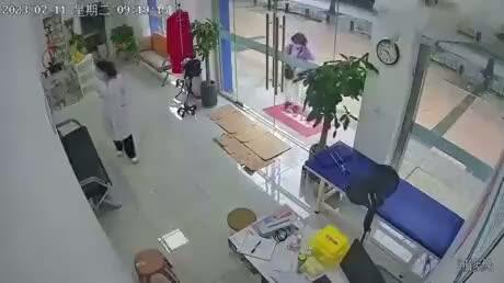 Open the door with a slight touch - NewsBreak