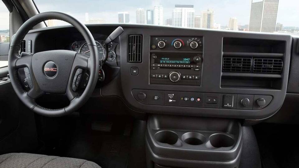 Top 10 Cars From 2026 Without Touch Screen - NewsBreak