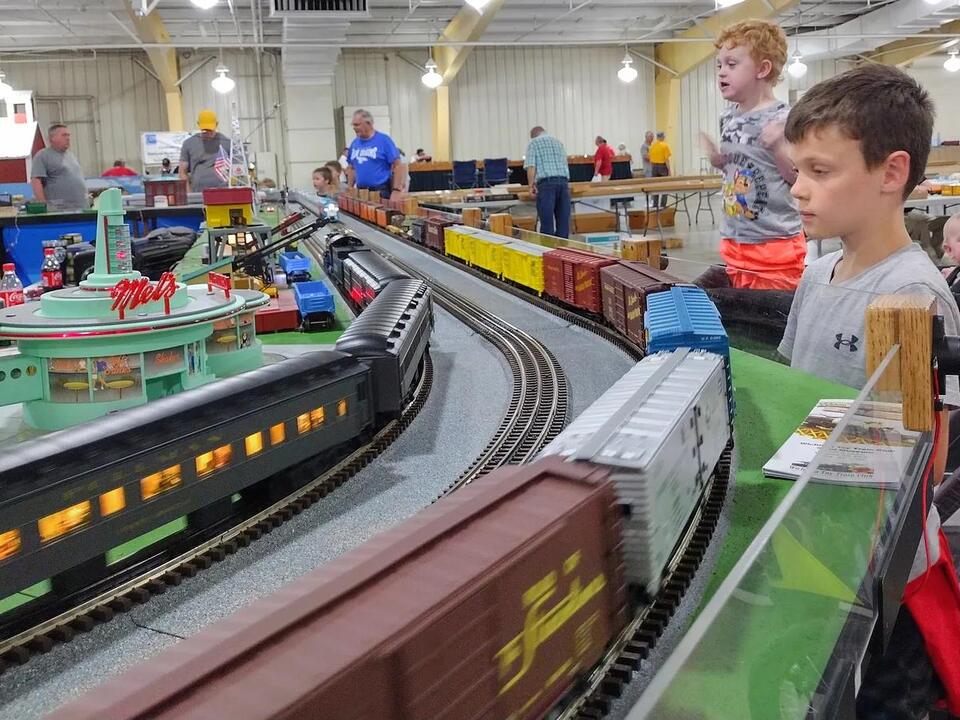 Enthusiasts gather at Center of The Nation model railroad expo