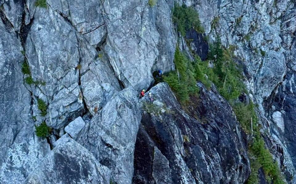 Teen Rescued from BC’s Widowmaker After Following AI-Generated Hiking ...