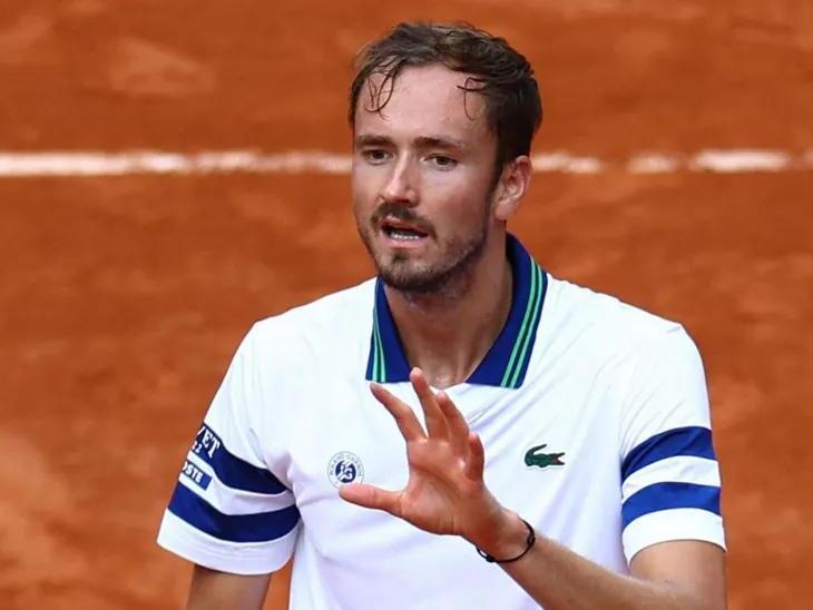 Medvedev becomes highest seed to fall at french open