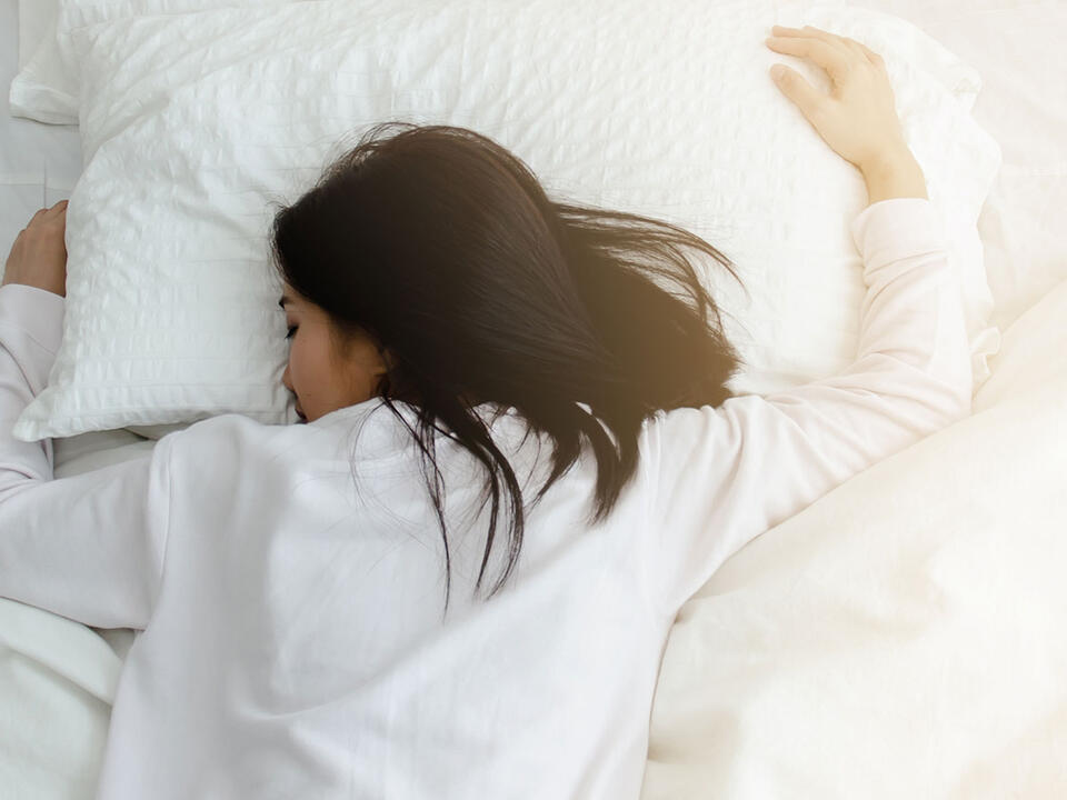 Eating Late At Night And Consuming Carbohydrates In The Evening Are