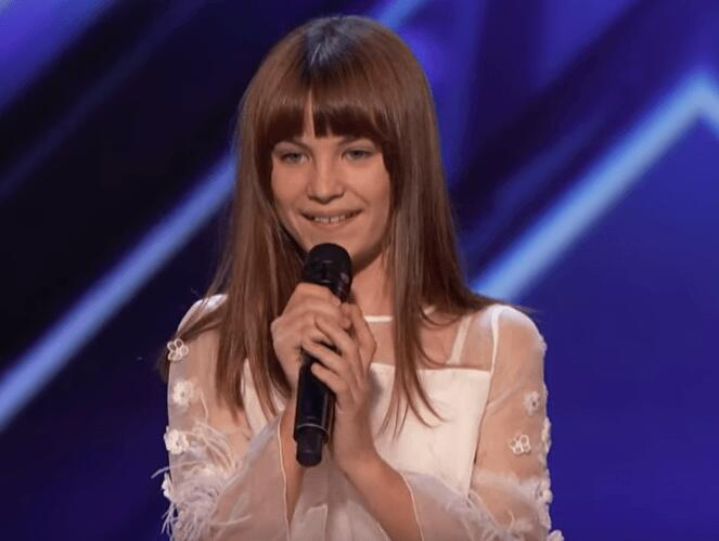 Former ‘AGT’ Singer Charlotte Summers Turns Four Chairs on ‘The Voice ...