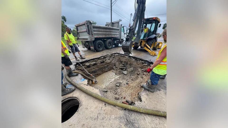 Elgin water main break shuts down part of State Street - NewsBreak