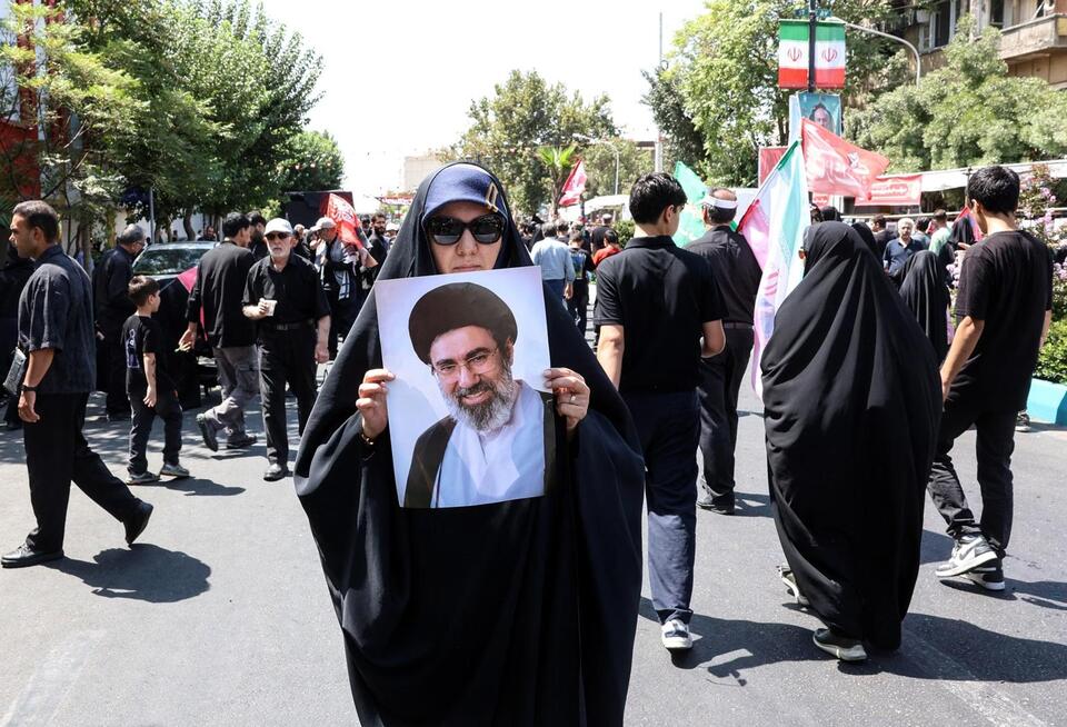 Iran live updates: Trump says Tehran has 'last chance,' Houthis attack Saudi Arabia