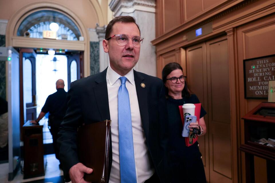 Image for GOP lawmaker says depression diagnosis, hospitalization caused 4