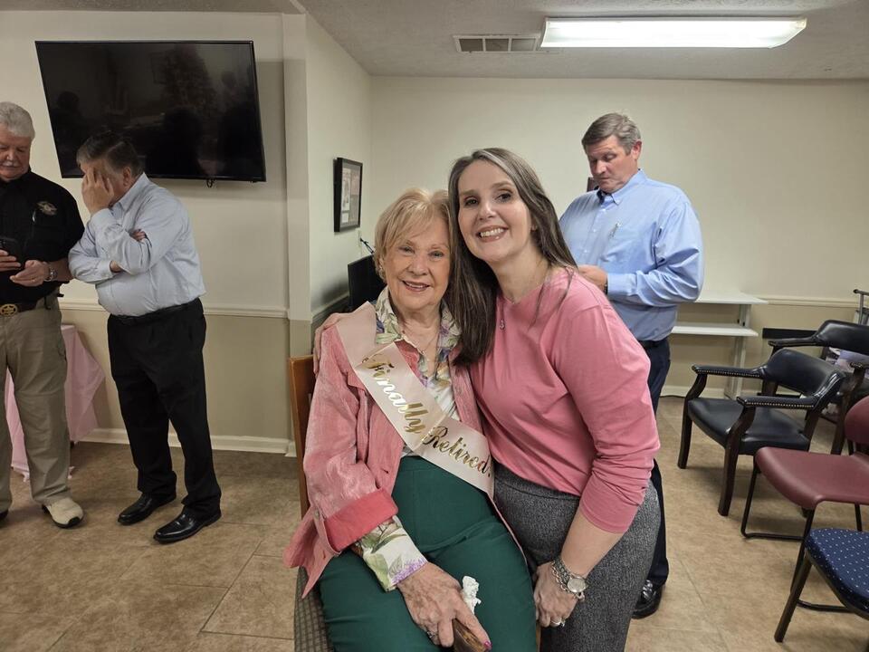 LONGTIME IDA PRESIDENT RETIRES - NewsBreak