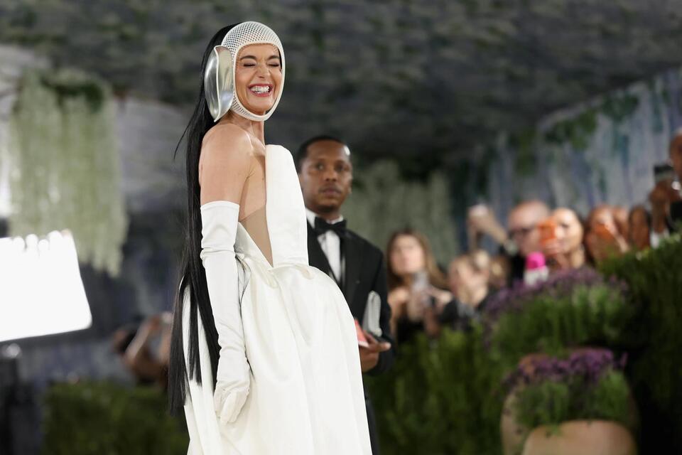 Online meme fest errupts as Katy Perry’s incognito mask look for Met ...