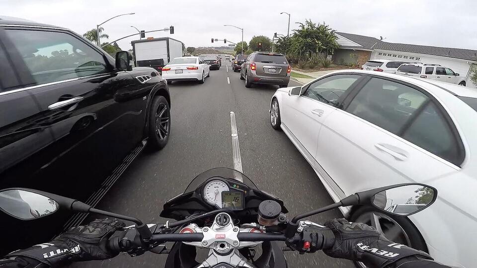 5 States Where Lane Filtering Is Legal and 5 Where It Is Not - NewsBreak