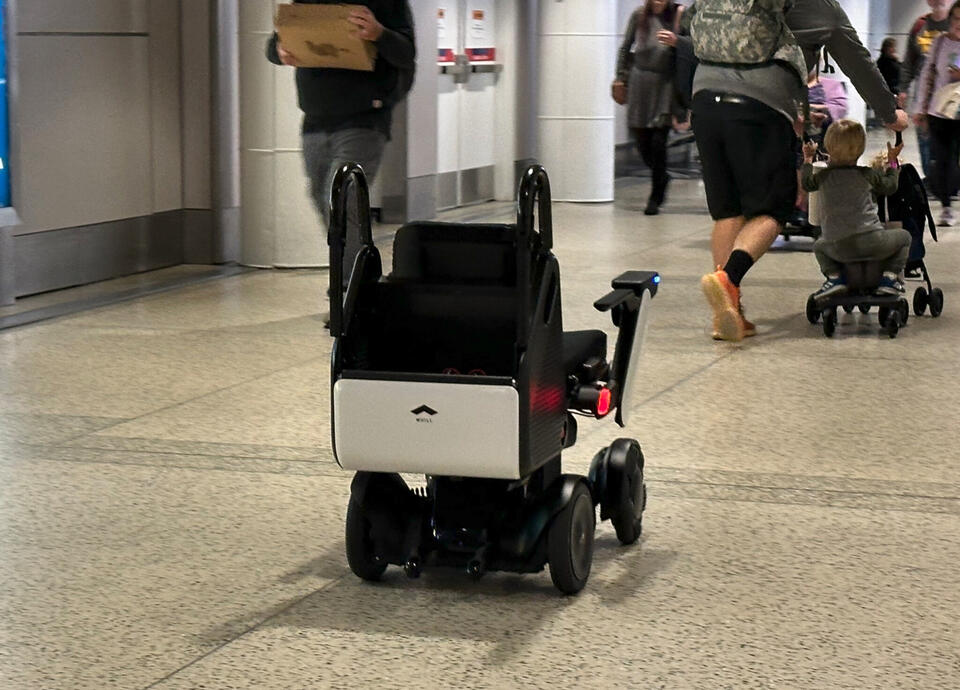 Self-driving wheelchairs at Sea-Tac Airport whisk mobility challenged ...