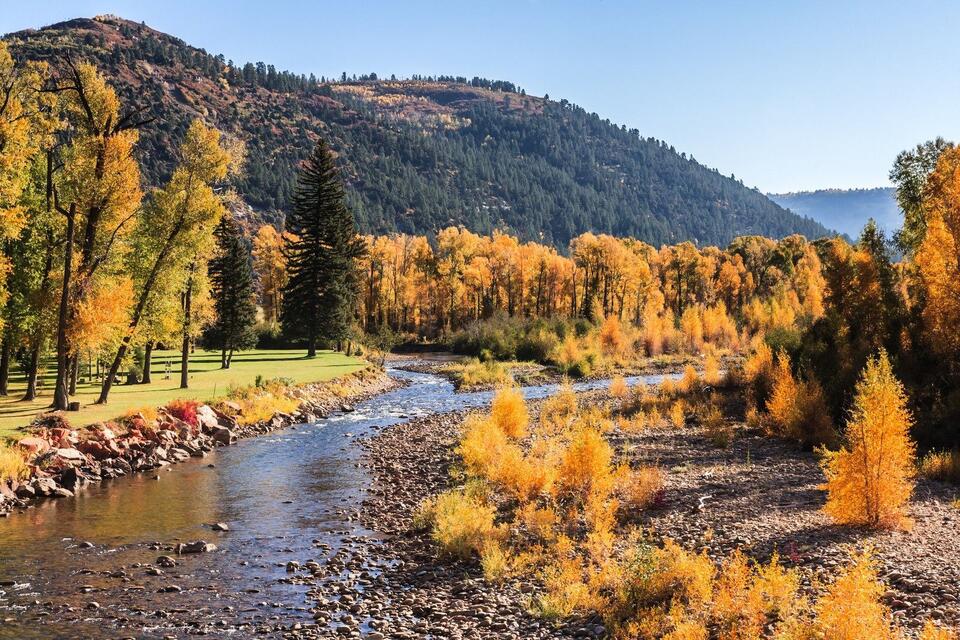 Fall Weather Flip: Sunshine Turns to Rain in Western Colorado - NewsBreak