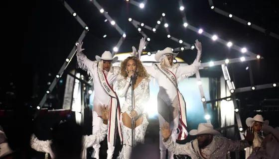 Beyoncé Bowl: Beyoncé Lit Up The Holidays With A Special NFL Halftime ...